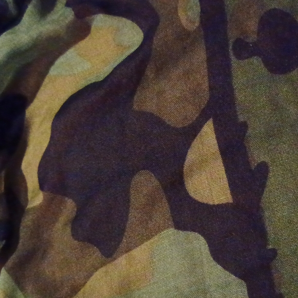 Camouflage Scarf  70"X40" - Picture 3 of 3